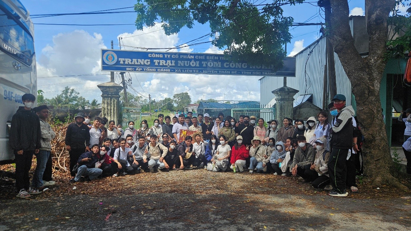 SINH VIÊN NGÀNH NUÔI TRỒNG THỦY SẢN VÀ CHUYÊN NGÀNH NUÔI TÔM CÔNG NGHỆ CAO KHÓA 16, KHOA NÔNG NGHIỆP VÀ THỦY SẢN, TRƯỜNG ĐẠI HỌC BẠC LIÊU THỰC TẬP THỰC TẾ CHUYÊN MÔN NƯỚC MẶN